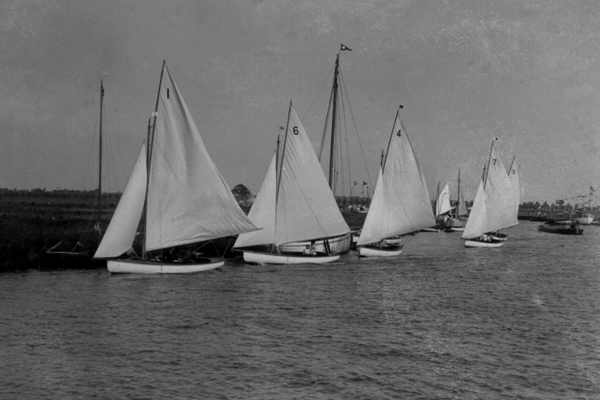 Y&B's Reefed and ready to race at Acle in 1909.